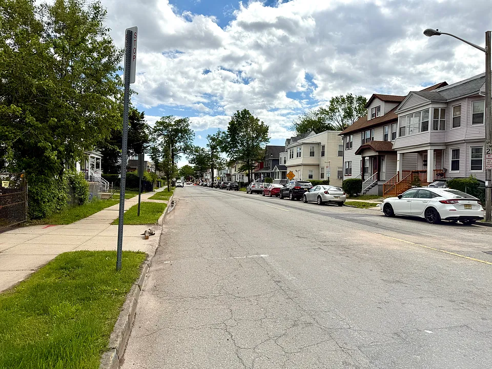 Beautiful neighborhood view.