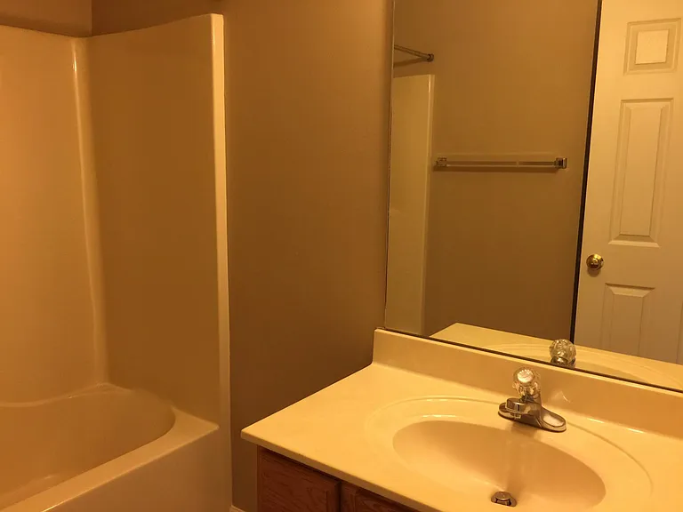 3350 S Oaklawn Cir — Photo 3