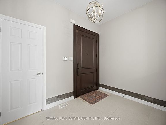 4th image of 2425 Quetico Cres