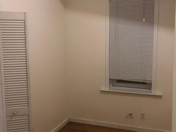 3rd image of 1032 N Wood St #1