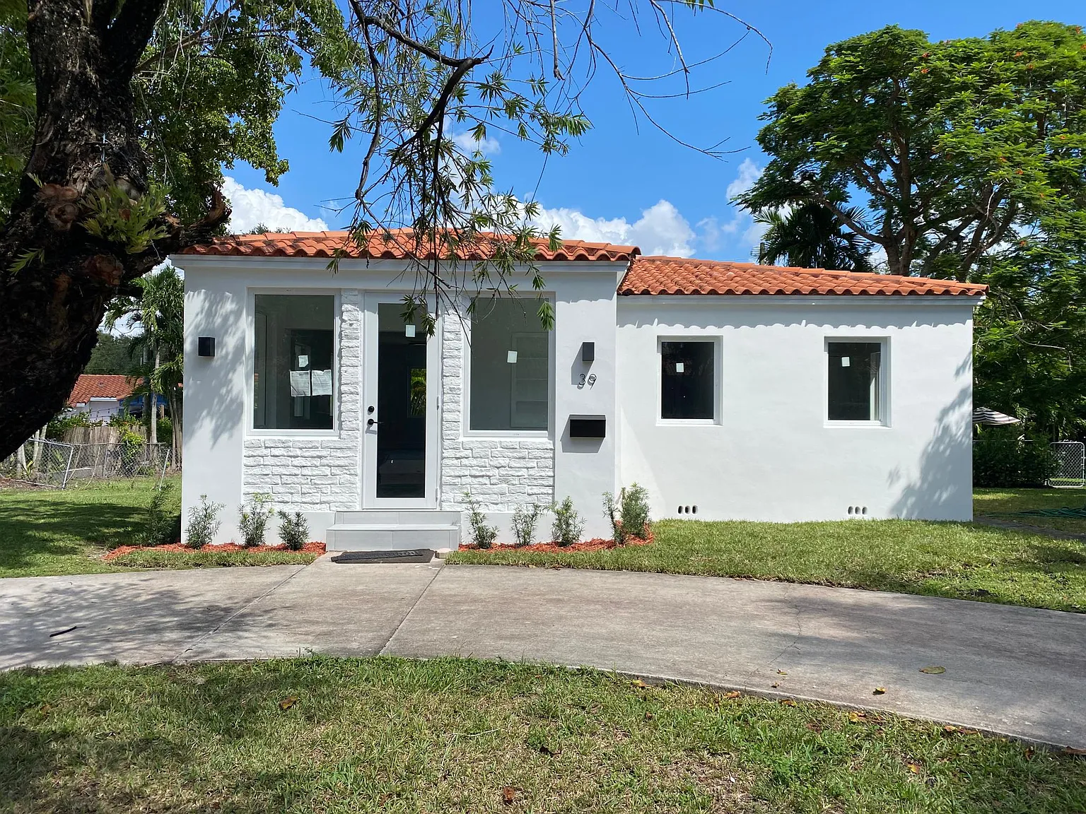 3 bed, 1107 sqft, $3,950 — Photo 1