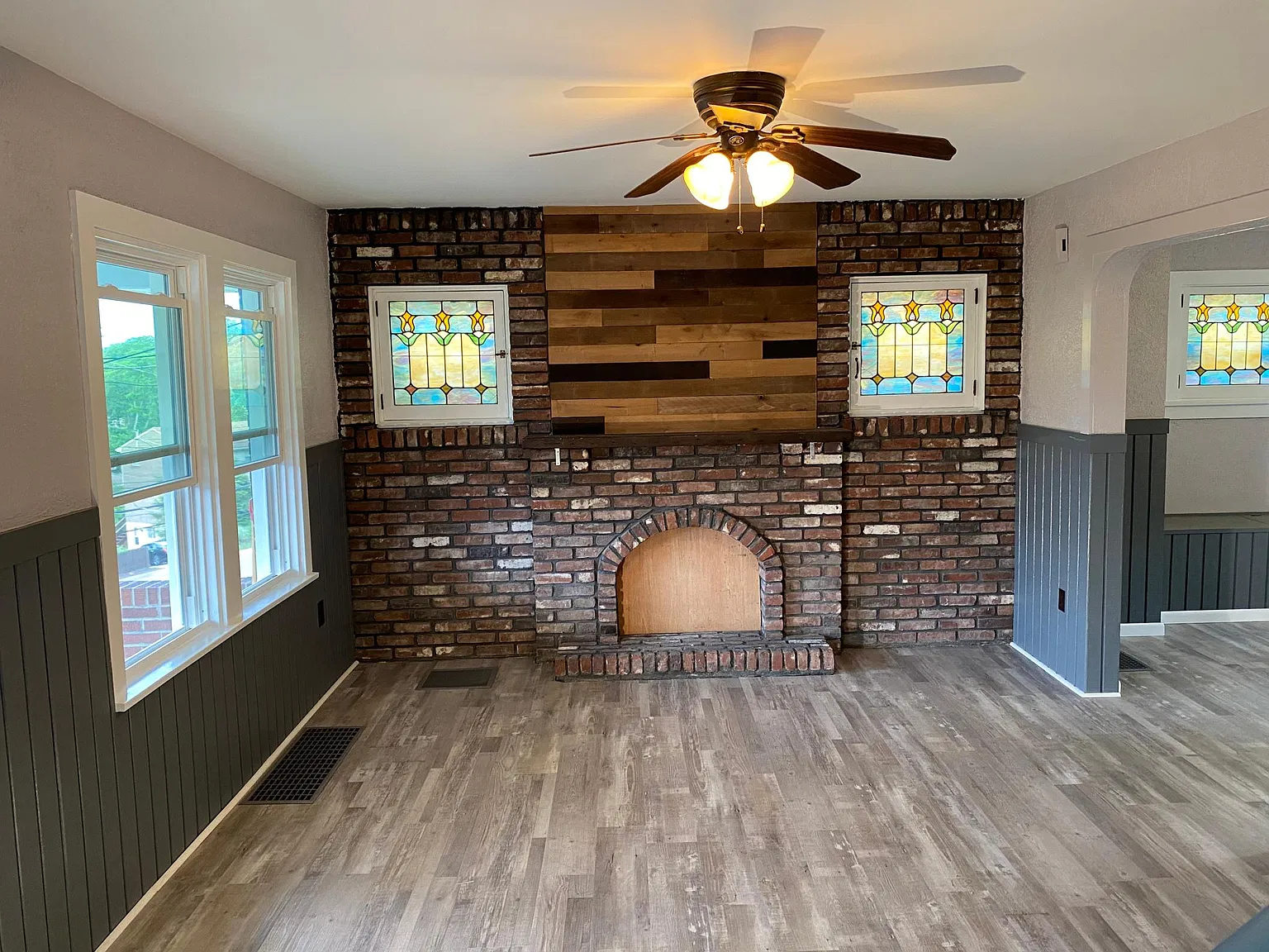 230 E Elmhurst Rd — Photo 4