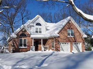 10020 Sinnott Dr, Bethesda, MD 20817