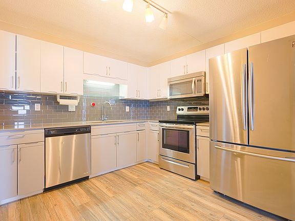4th image of 200 Cove Way Unit 1002