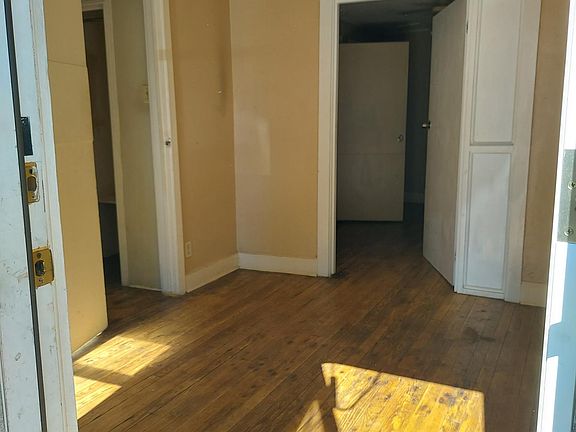 2nd image of 1519 E 41st St