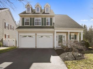 17 Macintosh Rd, Branchburg, NJ 08876