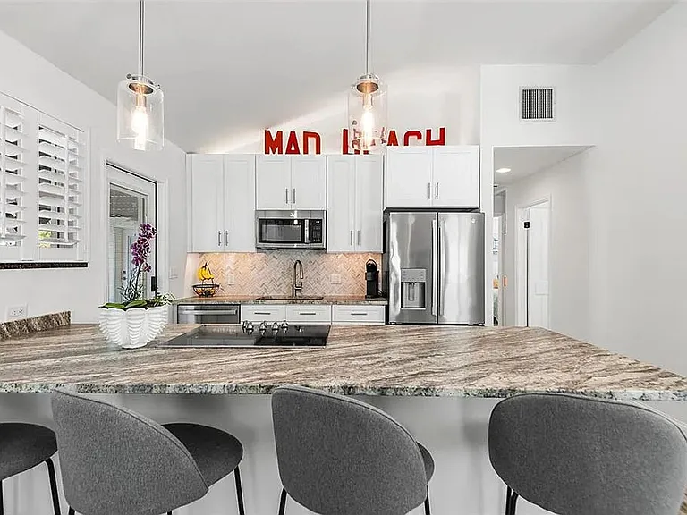 14024 N Bayshore Dr — Photo 16