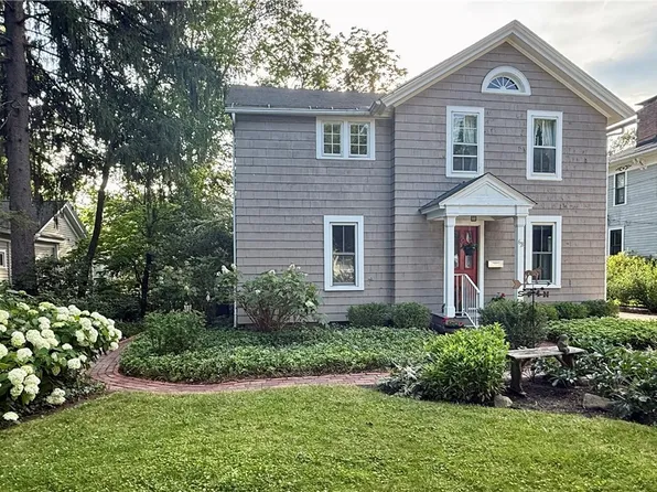 68 Church St, Chagrin Falls, OH 44022
