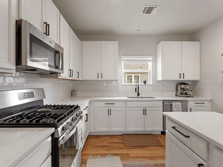 9207 Looksee Ln — Photo 13
