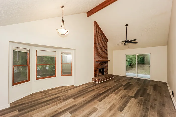7074 Williamsburg Dr — Photo 4