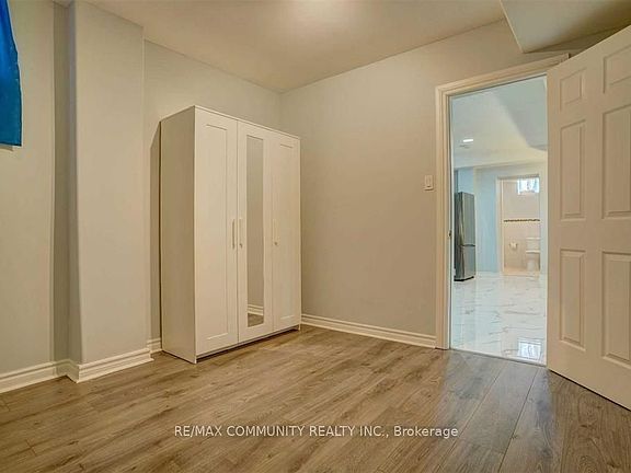 5th image of 208 Twyn Rivers Dr #Basement