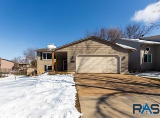 4404 E Lexington Cir, Sioux Falls, SD 57103