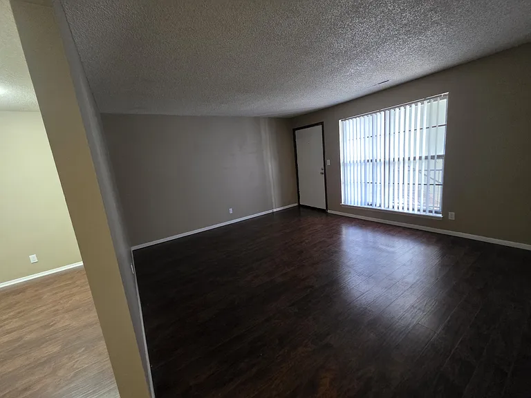 1347 SW Woodhull St #31 — Photo 3