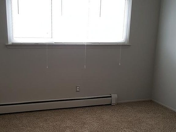 5th image of 333 W Marshall St APT 10