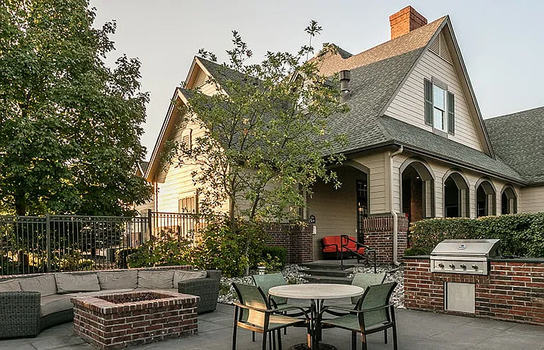 The Manor Homes of Arborwalk Apartments — Photo 17