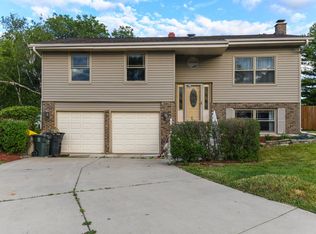 310 Dancing Water Ct, Carol Stream, IL 60188