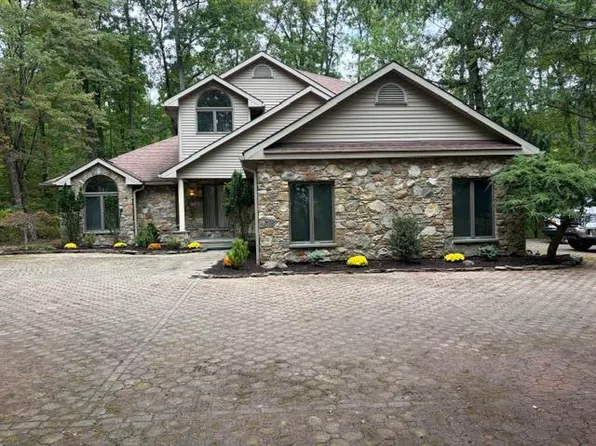 229 Kromer Rd, Wind Gap, PA 18091