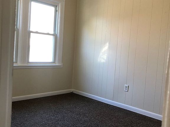3rd image of 307 Danberry St