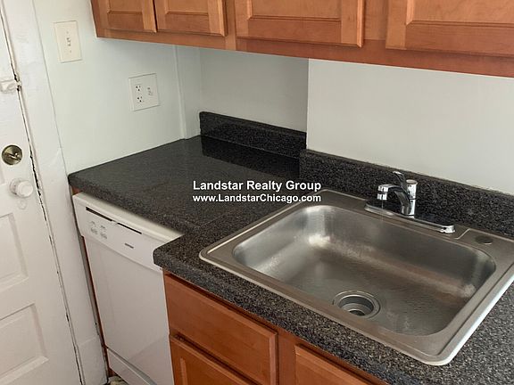 5th image of 3334 W Ainslie St #B3