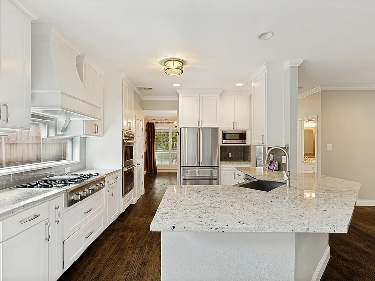 18515 Kelly Cave Trl — Photo 12