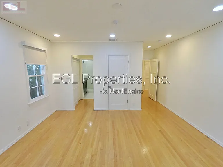 10749 Wellworth Ave — Photo 20