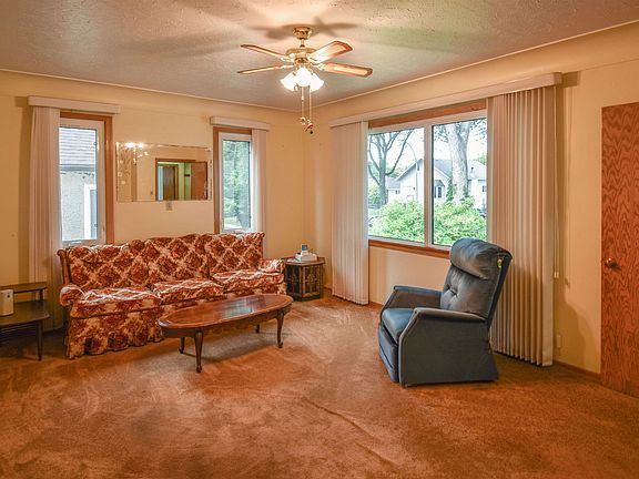 3rd image of 12743 118th St NW