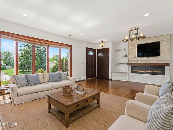 2nd image of 15W632 Virginia Ln