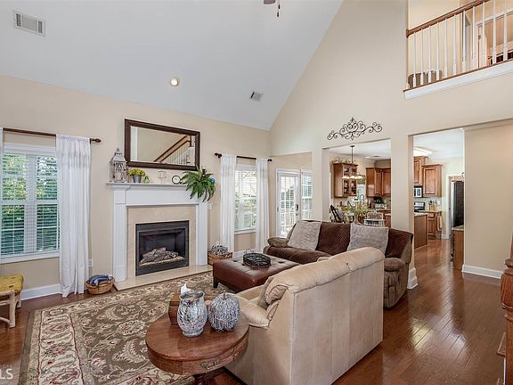 4th image of 497 Glouchester Dr