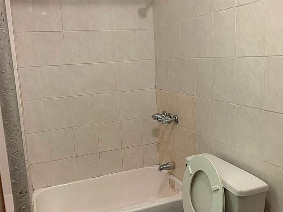 2nd image of 945 Jefferson Ave #3L