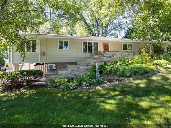 6021 N Rosewood Dr, Appleton, WI 54913