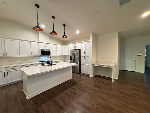 5th image of 303 N F St Unit 201
