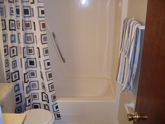 4th image of 2420 Stadium Dr APT D