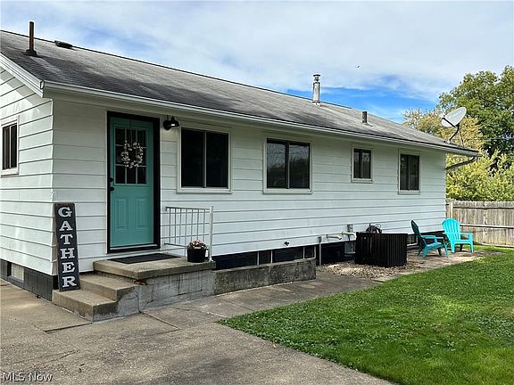 3rd image of 526 Grosvenor Ave NW