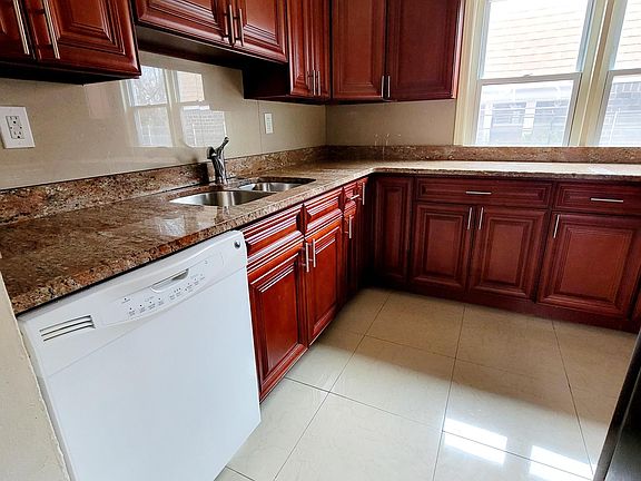 2nd image of 1305 Bell Blvd #7