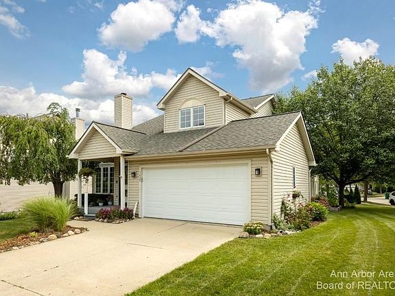 3rd image of 1420 Maplewood Dr