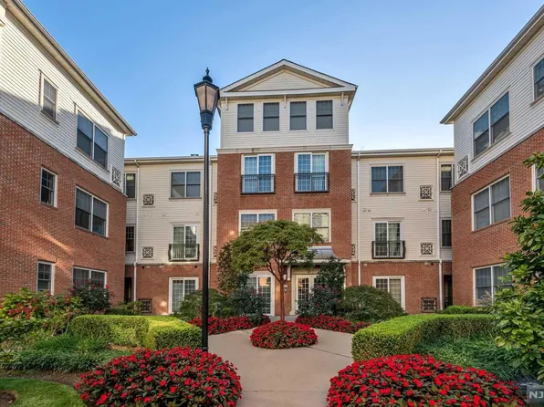 2111 The Plz, Tenafly, NJ 07670