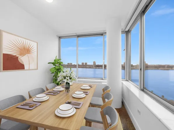 200 Riverside Boulevard image 6 of 11