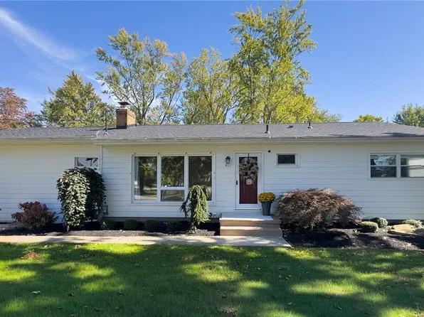 401 Hood Dr, Canfield, OH 44406