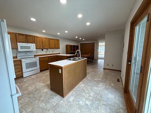 3rd image of 650 12th St