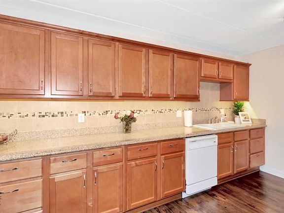 3rd image of 7501 175th St