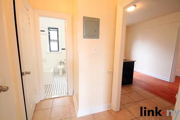 Rented by Link NY Realty | media 18