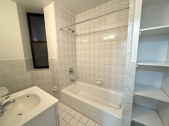 5th image of 330 E 77th St #1S
