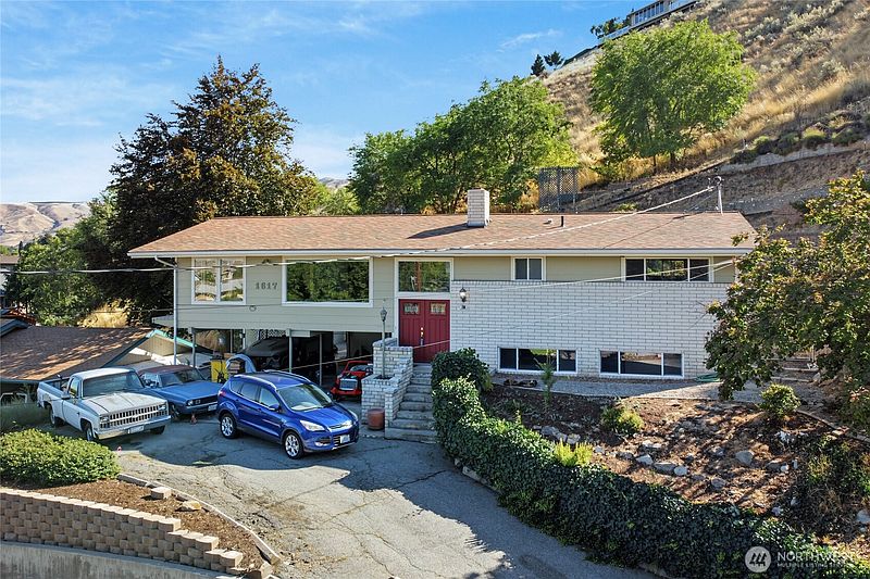 2nd image of 1617 Carson Lane