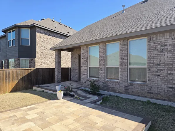 9000 Horse Herd Dr, Fort Worth, TX 76123