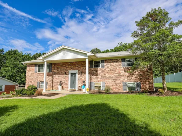 215 Windmill Dr, Paducah, KY 42001