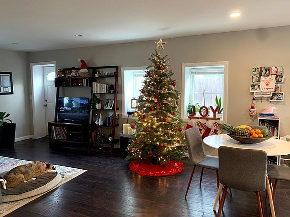4th image of 85 Canonchet Ave
