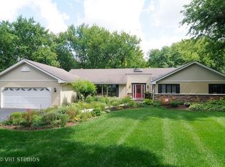 28470 Schooner Ln, Lake Barrington, IL 60010