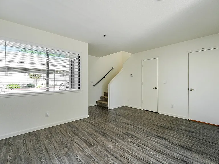 9-web-or-mls-403-425 Junction Ave 109A-S1807-009