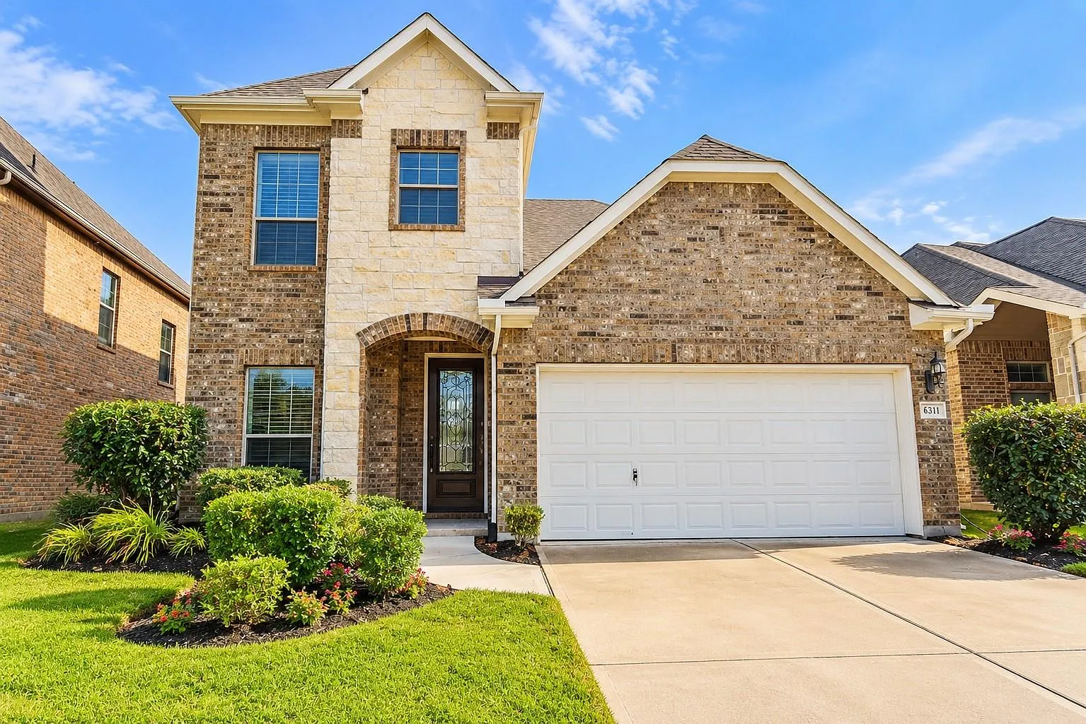 4 bed, 2.5 bath, 2520 sqft, $2,700 — Photo 1