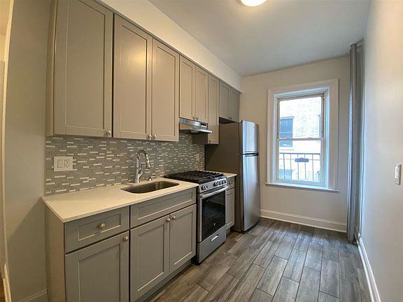 5th image of 252-254 Sip Ave #22
